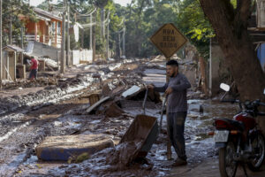 Operación titánica por inundaciones en Brasil