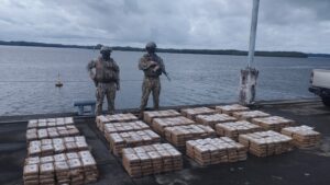 Fuerzas Armadas decomisaron una tonelada de drogas en Esmeraldas