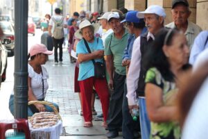 Trabajar después de los 65 años: crisis de jubilados en América Latina