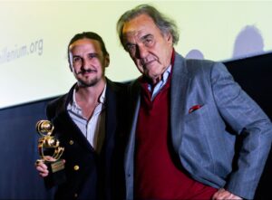 Oliver Stone otorga reconocimiento a cineasta ecuatoriano Luis Felipe Fernández-Salvador y Campodonico