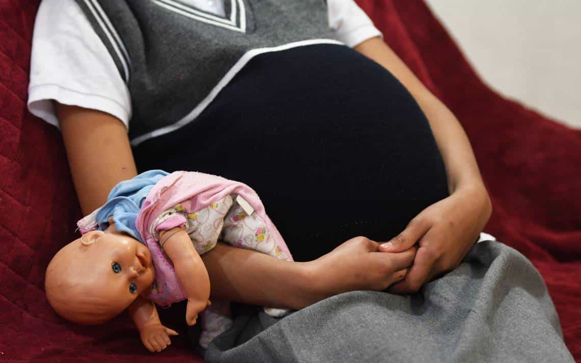 VULNERABLES. Las niñas embarazadas tienen tres veces más probabilidades de morir durante el parto.