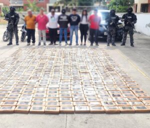 Policía incauta más de media tonelada de cocaína y detiene a seis personas en Guayaquil