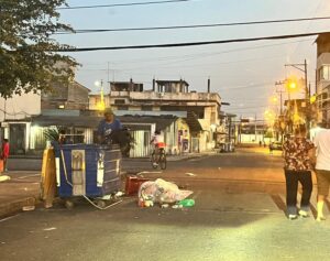 Babahoyo: Recicladores dejan la basura esparcida en las calles