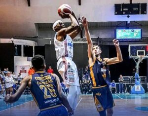 Jorge Guzmán mantiene el invicto y es líder del torneo