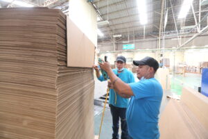La baja competencia produce ecuatorianos con bajos ingresos y pocas oportunidades de empleo formal