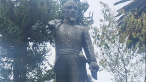 Quito: Semana llena de vandalismo ¿Qué pasó con la estatua de Eloy Alfaro y por qué le falta un brazo?