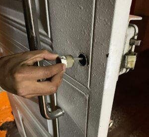 Ladrones se llevan 3.000 dólares de una casa en Ambato