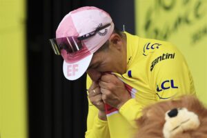 Carapaz se viste de líder en el Tour de Francia 2024