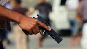 Asaltantes armados se roban 7 mil dólares al estilo sacapintas en Ambato