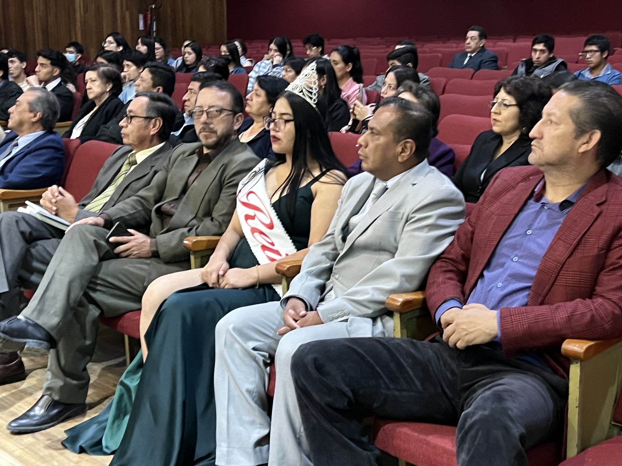 Talentosos estudiantes lojanos lanzan antología literaria