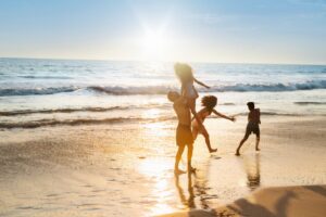 Disfruta del sol con precaución y protege tu piel estas vacaciones