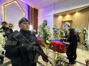 Policías dan el último adiós al Cabo Primero asesinado en Guayaquil