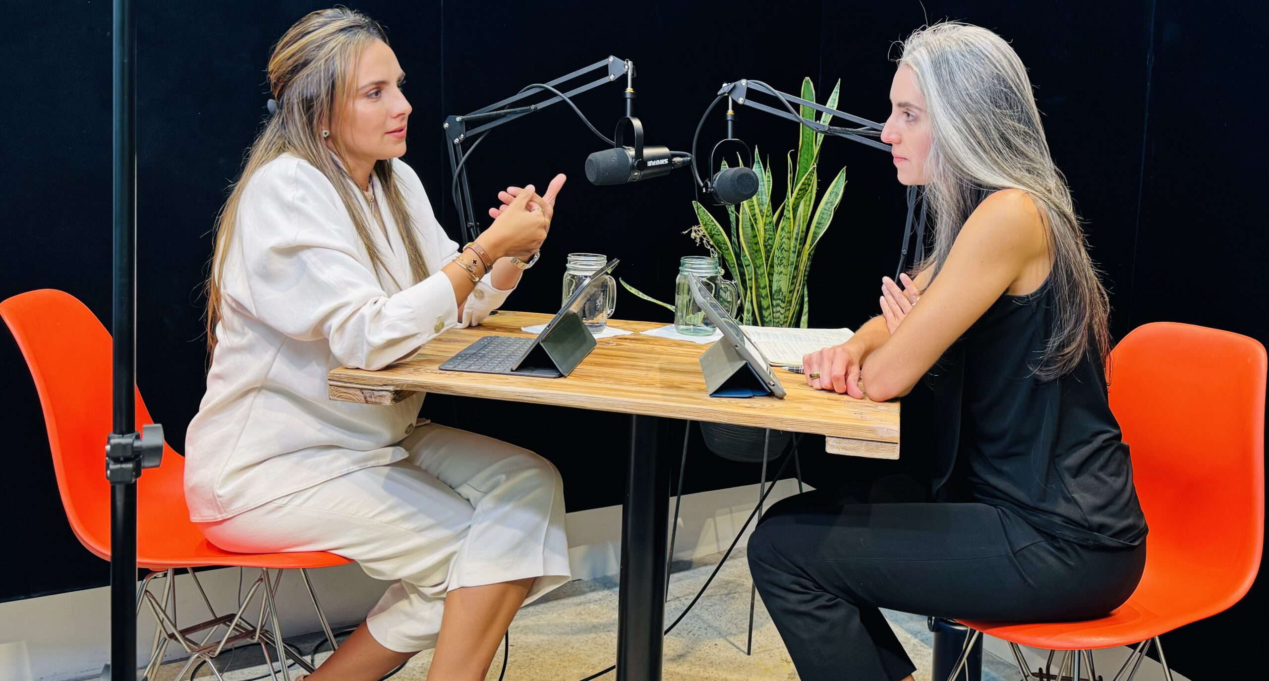 ESCENARIO. Gabriela Vivanco, directora de La Hora, entrevista a Estéfani Espín, para el episodio 16 de Focus, un podcast de LA HORA.