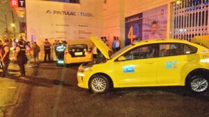 Choque de taxistas deja un herido