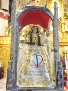 Acompañada de miles de devotos La Churonita inicia su camino a loja