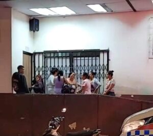 Un fallecido y dos heridos durante el toque de queda