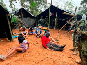La Amazonía es amenazada por Lobos, Choneros y guerrilleros