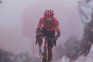 Carapaz se retira del Mundial de Ciclismo por una emergencia familiar