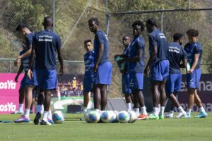 Ecuador se entrena a puerta cerrada preparando el partido frente a Perú