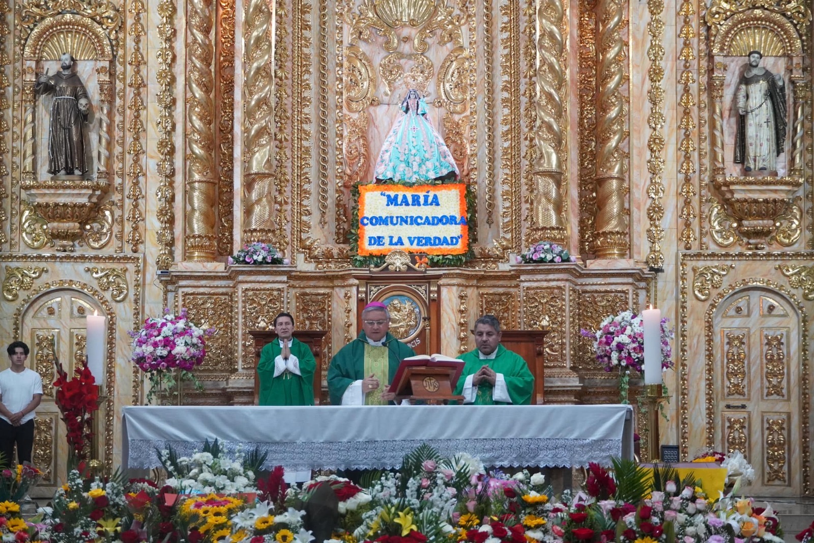 “María, Comunicadora de la Verdad”: La Virgen de El Cisne bendice a los comunicadores de Loja