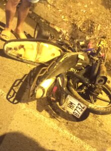 Jandry falleció al estrellarse en moto contra un poste de alumbrado público