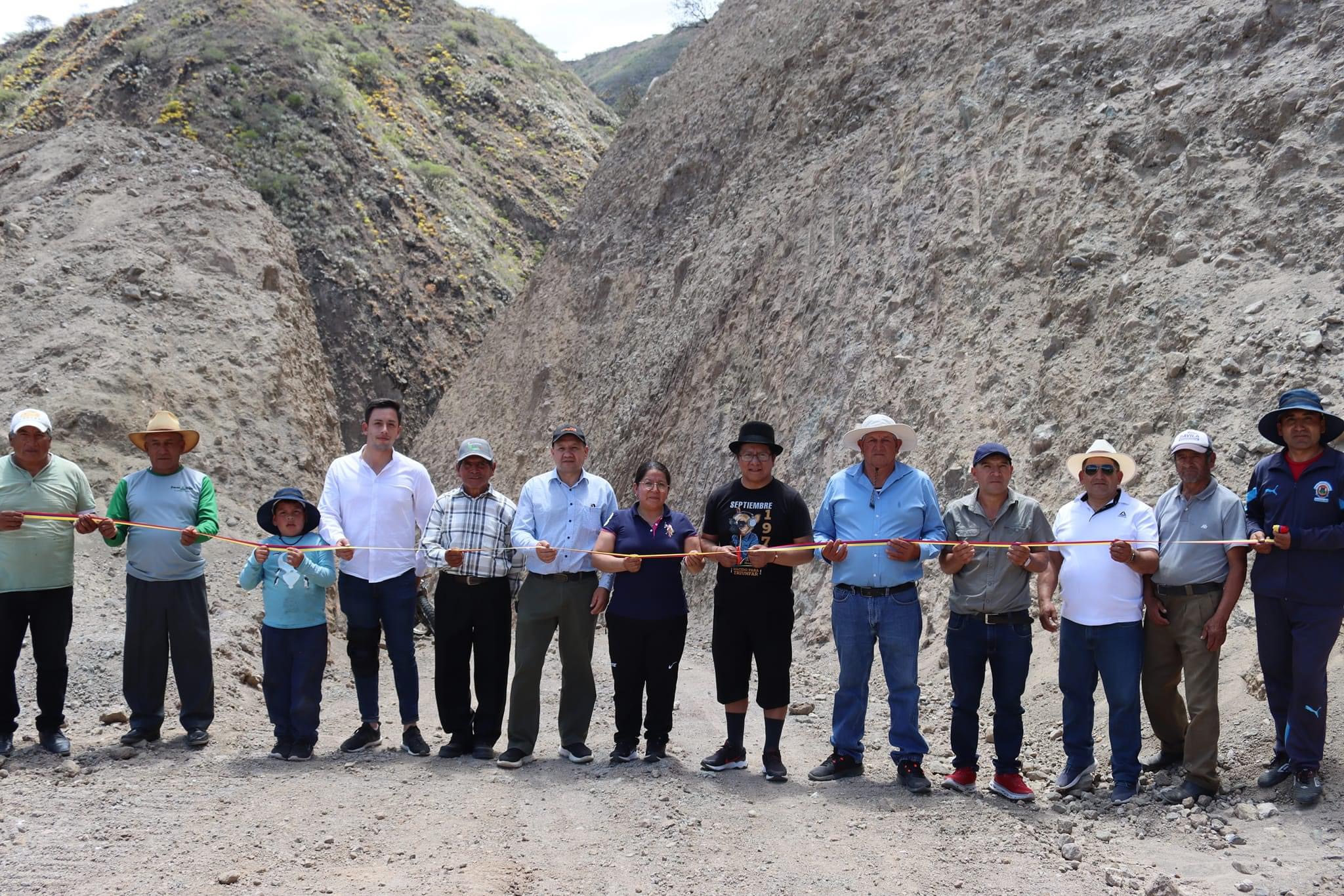 Aperturan nueva vía en Saraguro