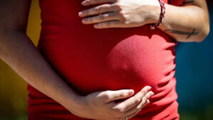 El Código de la Salud garantiza el acceso de métodos anticonceptivos, en el sistema educativo hay cerca de 400.000 madres adolescentes