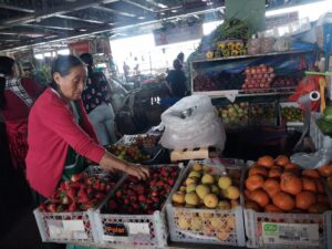 Ingredientes para la colada morada suben de precio en mercados de Quevedo