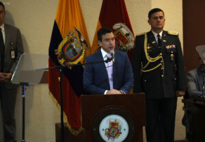 Propuestas presidenciales buscan disminuir impacto de la crisis por la reelección, dicen especialistas