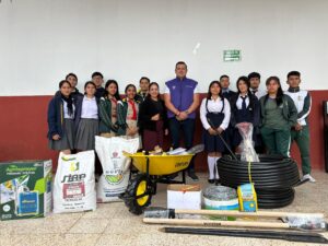 Fortalecen la formación agropecuaria con entrega de materiales