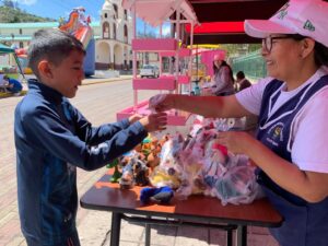 Pelileo: feria de emprendimientos se activa en el parque 10 de Agosto