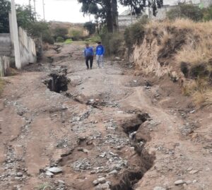 Ambato: vialidad, un problema en el barrio Lomas de Garcés en Santa Rosa