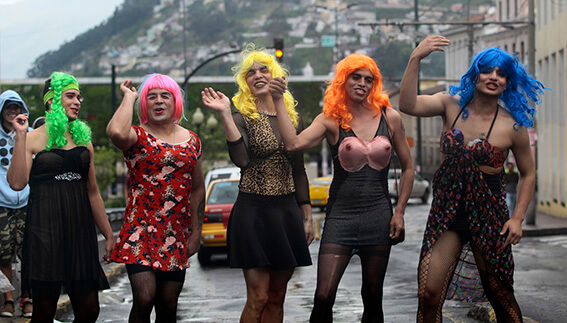 La carrera de viudas en tacones recorrerá las principales calles de Pelileo.