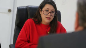 Juicio a Andrea Arrobo: Asamblea suspende el juicio hasta que la exministra pueda aclarar su carta