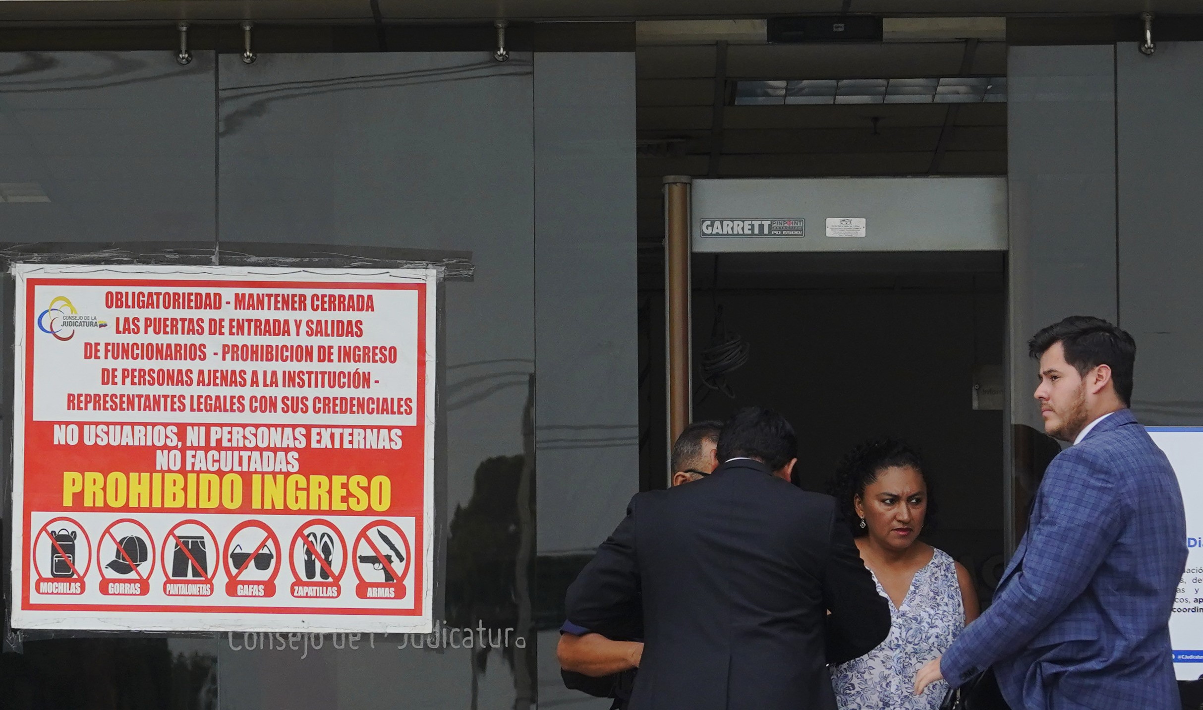 PROCESO. Padres de los niños de Las Malvinas llegaron a rendir versiones anticipadas en el Complejo Judicial de Guayaquil.