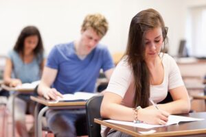 Medicina, la carrera más demandada en Loja: miles de aspirantes y pocos cupos