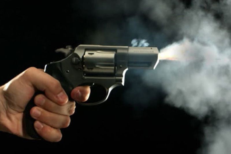 El hombre fue atacado con agresiones físicas y a balazos en Ambato.