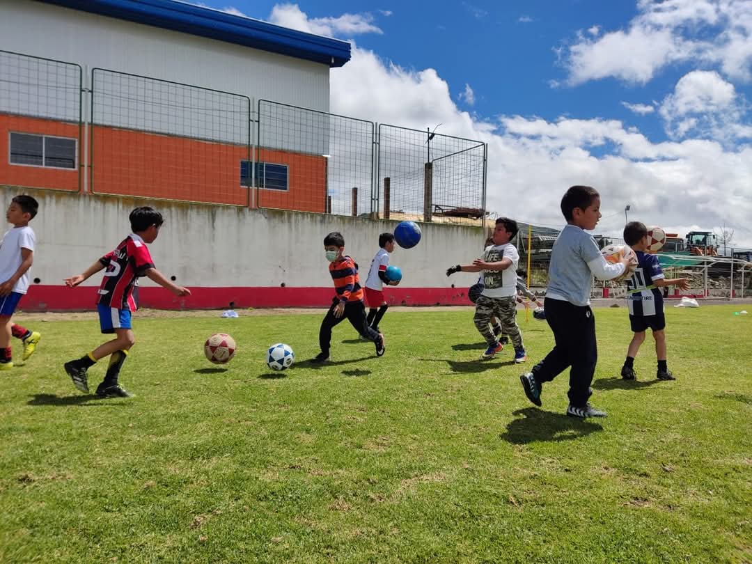 Fútbol, natación, baloncesto y más deportes se brindarán en estos cursos que se dictarán en Pelileo.
