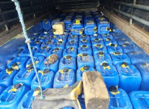 Dos detenidos en Imbabura con 1.000 galones de combustible