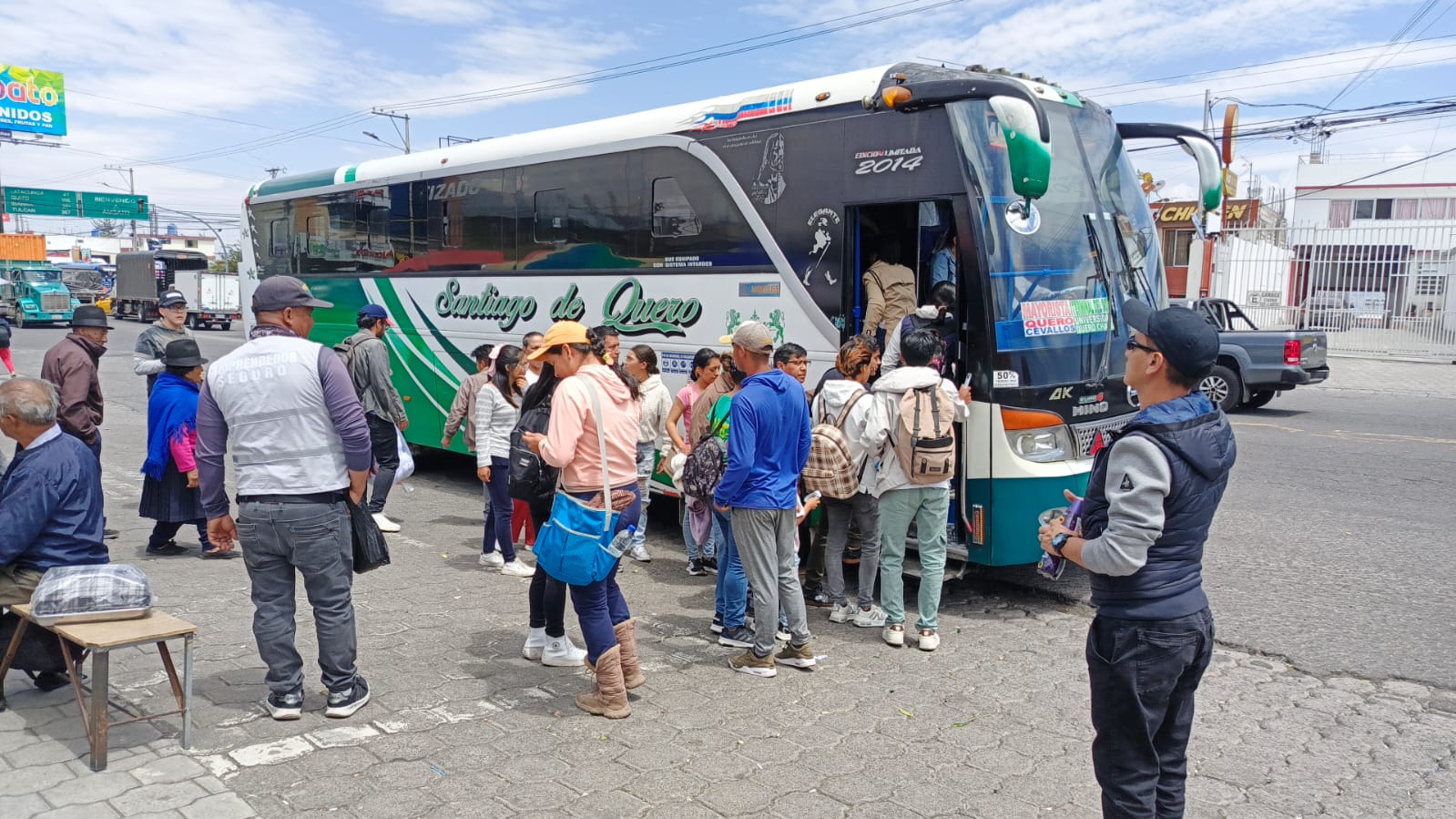 La parada de bus de la plaza central es uno de los focos donde se detecta presencia de delincuentes en Huachi Grande.