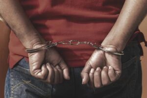 Ambato: hombre agrede, muerde y amenaza de muerte a una mujer