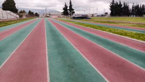 Ambato: molestia de deportistas por instalación de juegos mecánicos en la pista atlética