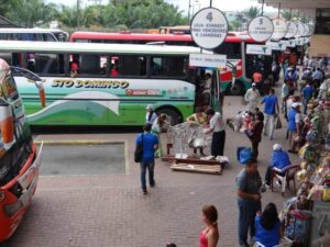 Asaltan a pasajeros de bus interprovincial en Santo Domingo