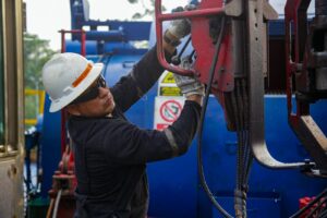 ¿Es posible eliminar Petroecuador y que todo el sector petrolero pase a manos privadas?