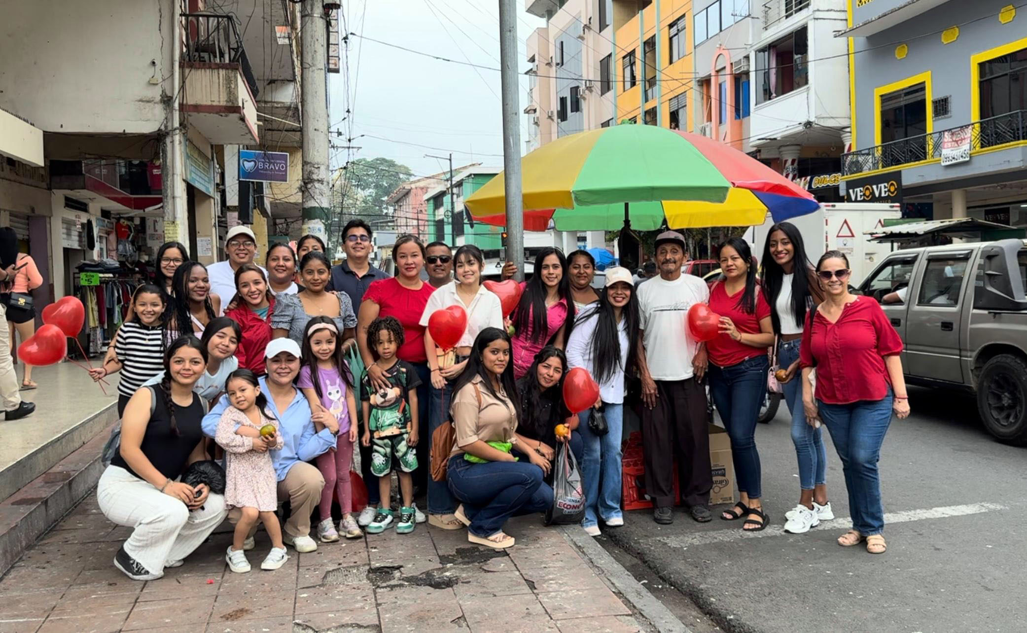 equipo de voluntarios de apoyo a comerciantes