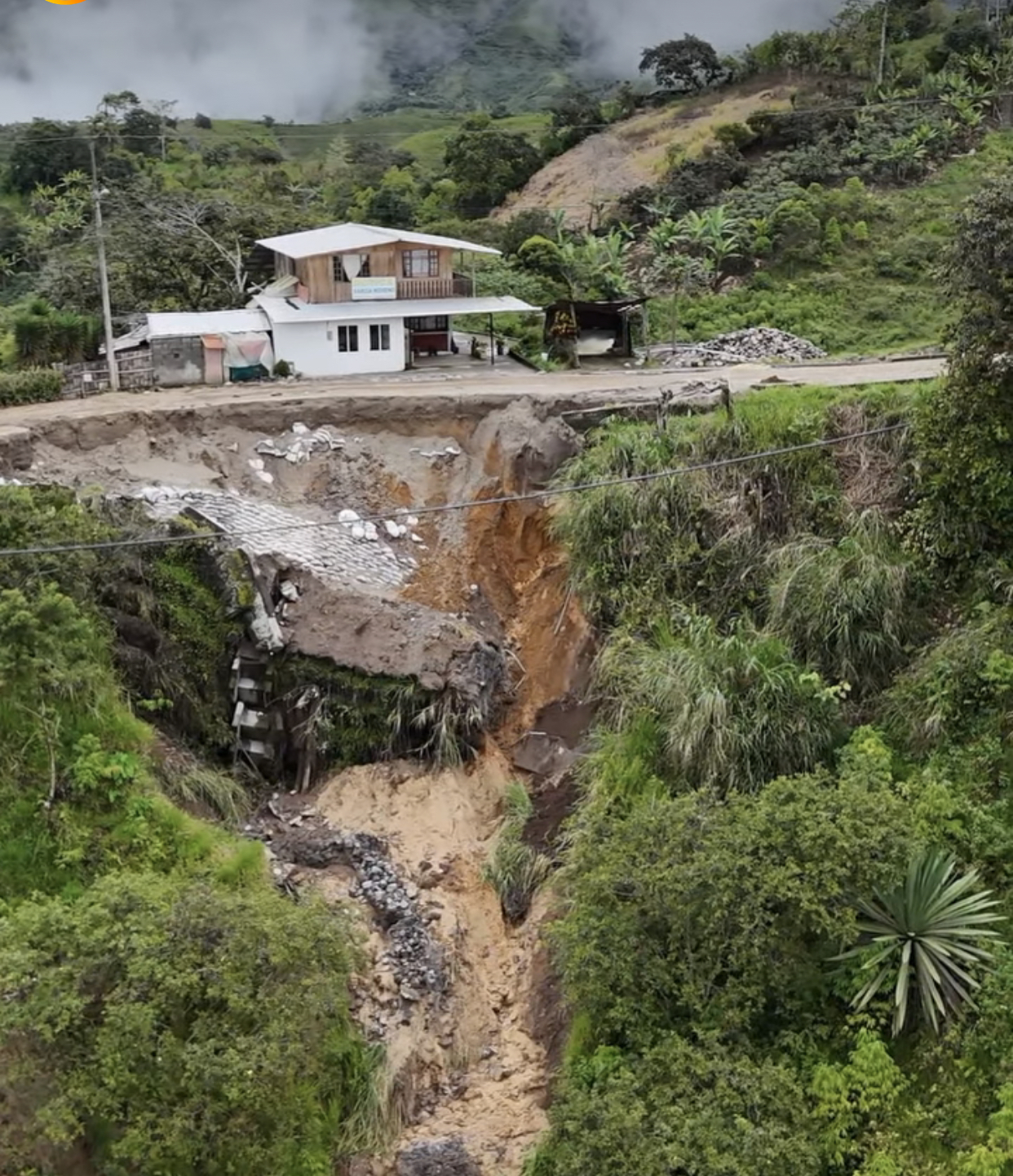 Daños. La vía de ingreso a la parroquia García Moreno está totalmente inhabilitada por las últimas lluvias.