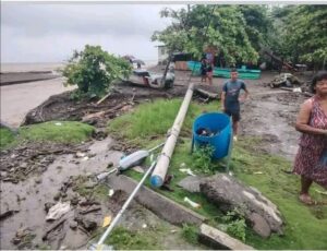 Lluvias torrenciales arrasan con viviendas Quingue