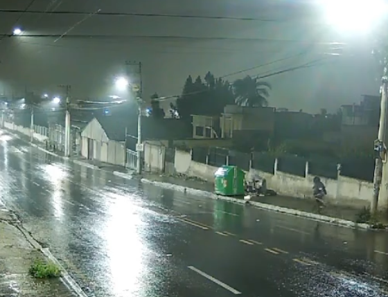 Personal de la Policía de Tungurahua realizó el levantamiento del cadáver de la mujer asesinada.