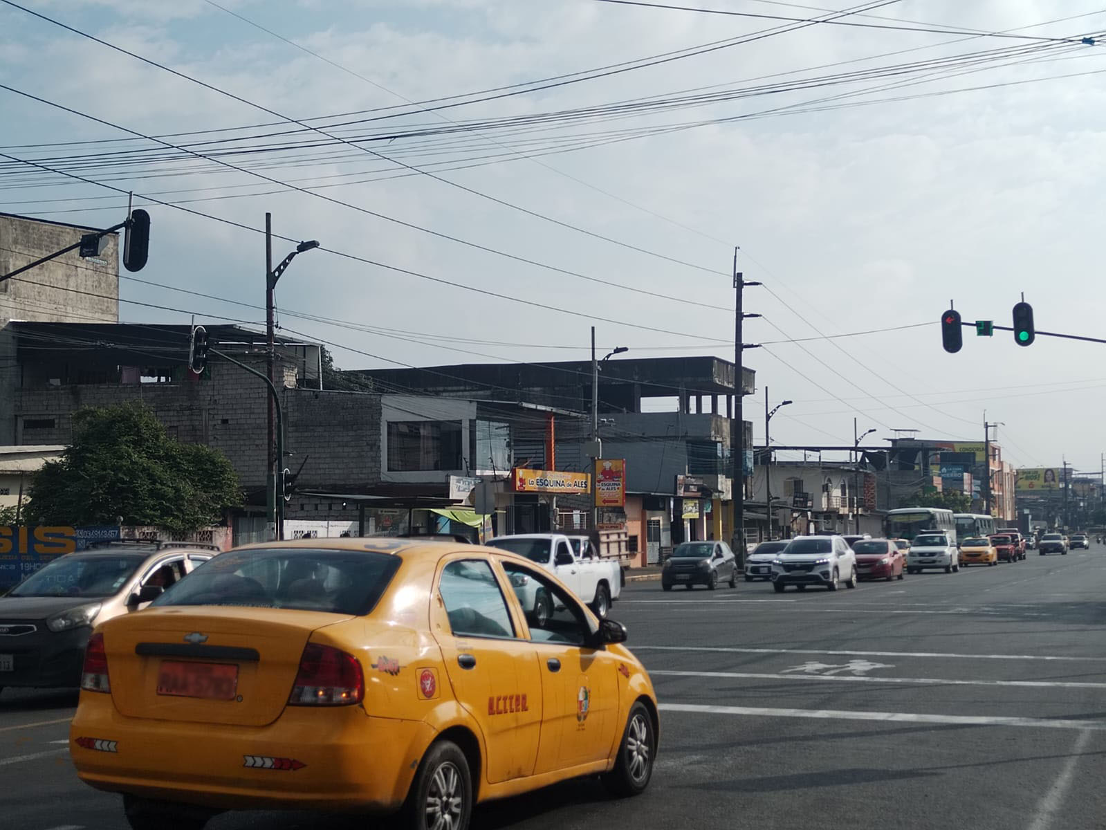 AV. WALTER ANDRADE -QUEVEDO