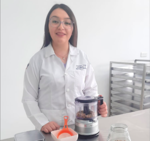 Ambato: estudiante universitaria innova con la producción de harina de catzo